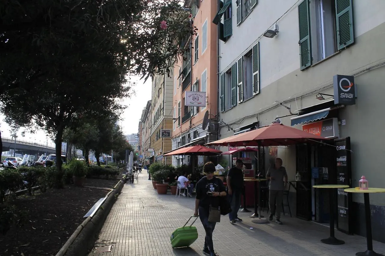 Rooms 18A Genua Italien