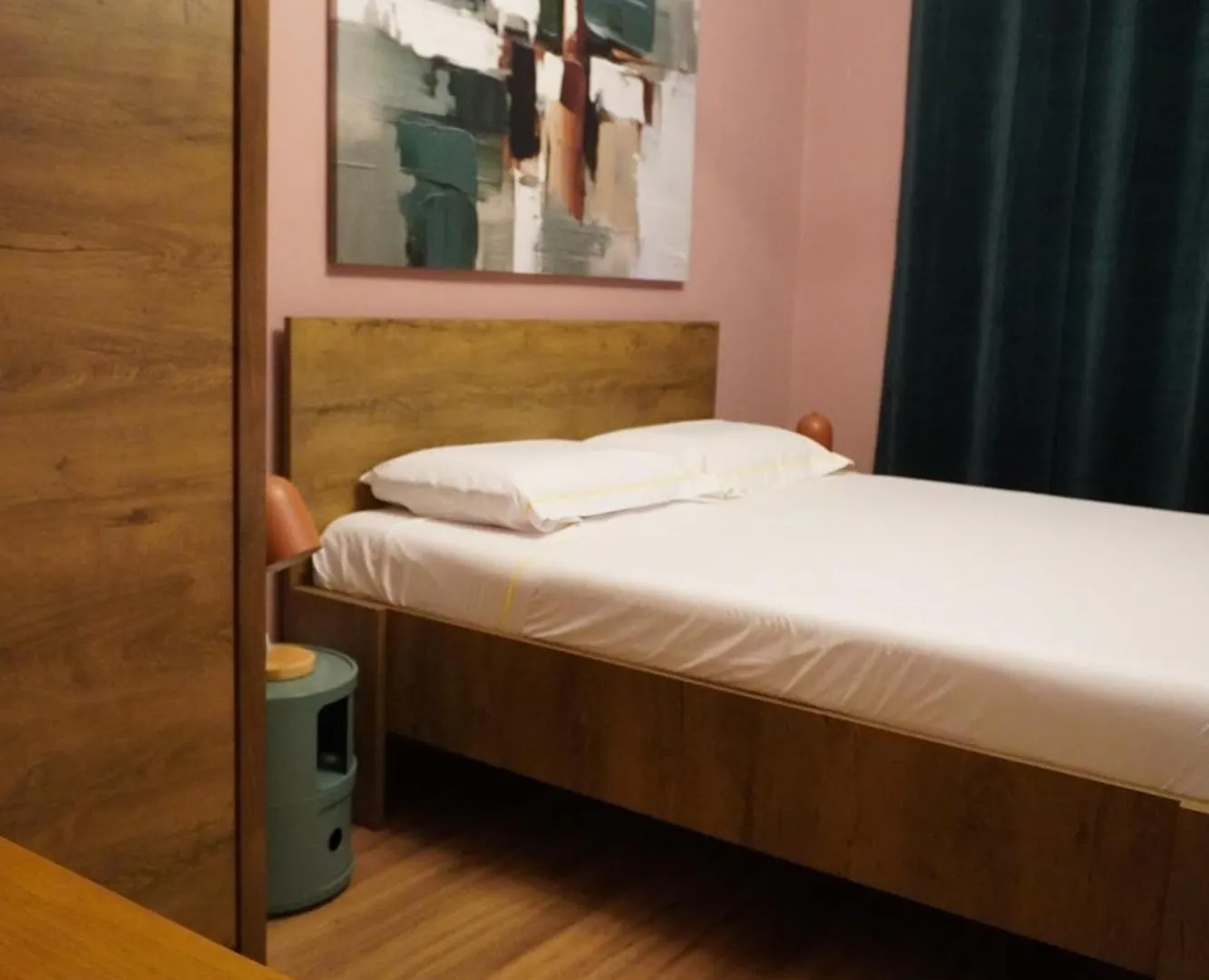 Rooms 18A Génova 0*,  Italia