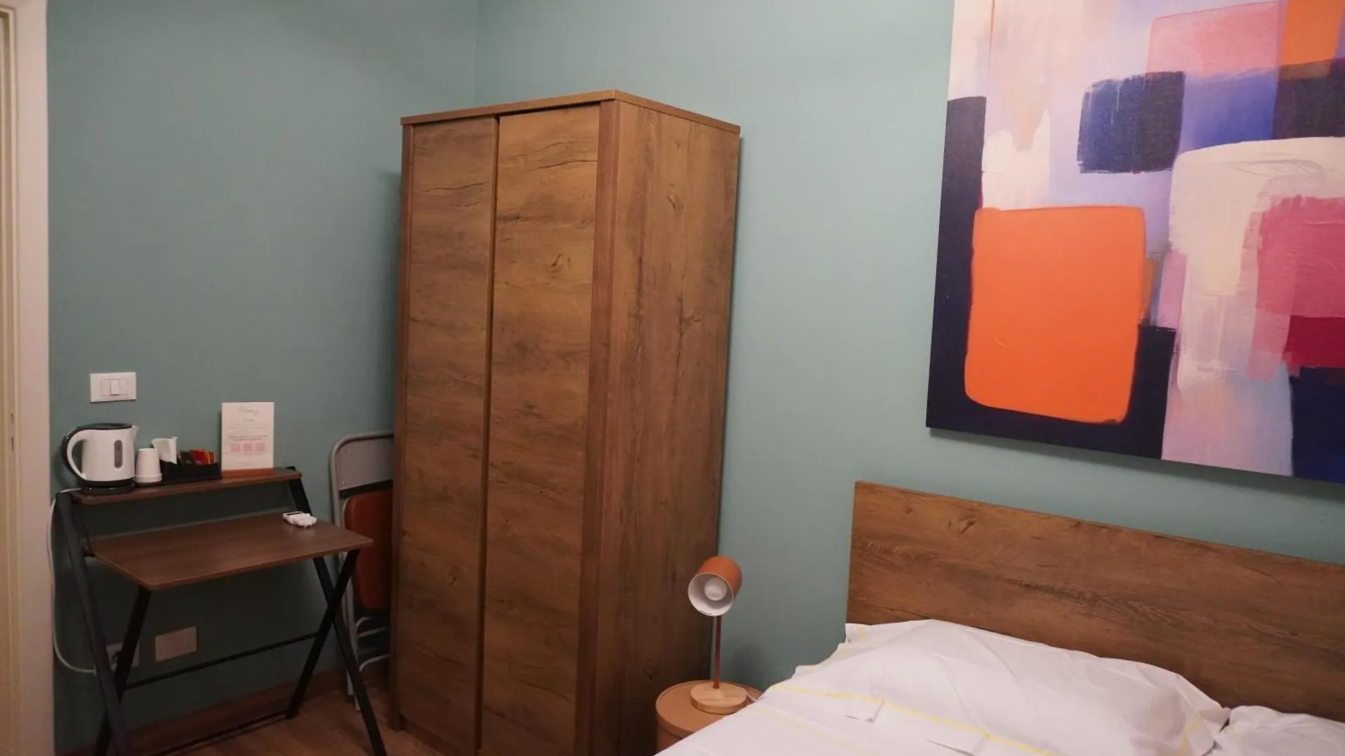 Rooms 18A Génova 0*,  Italia