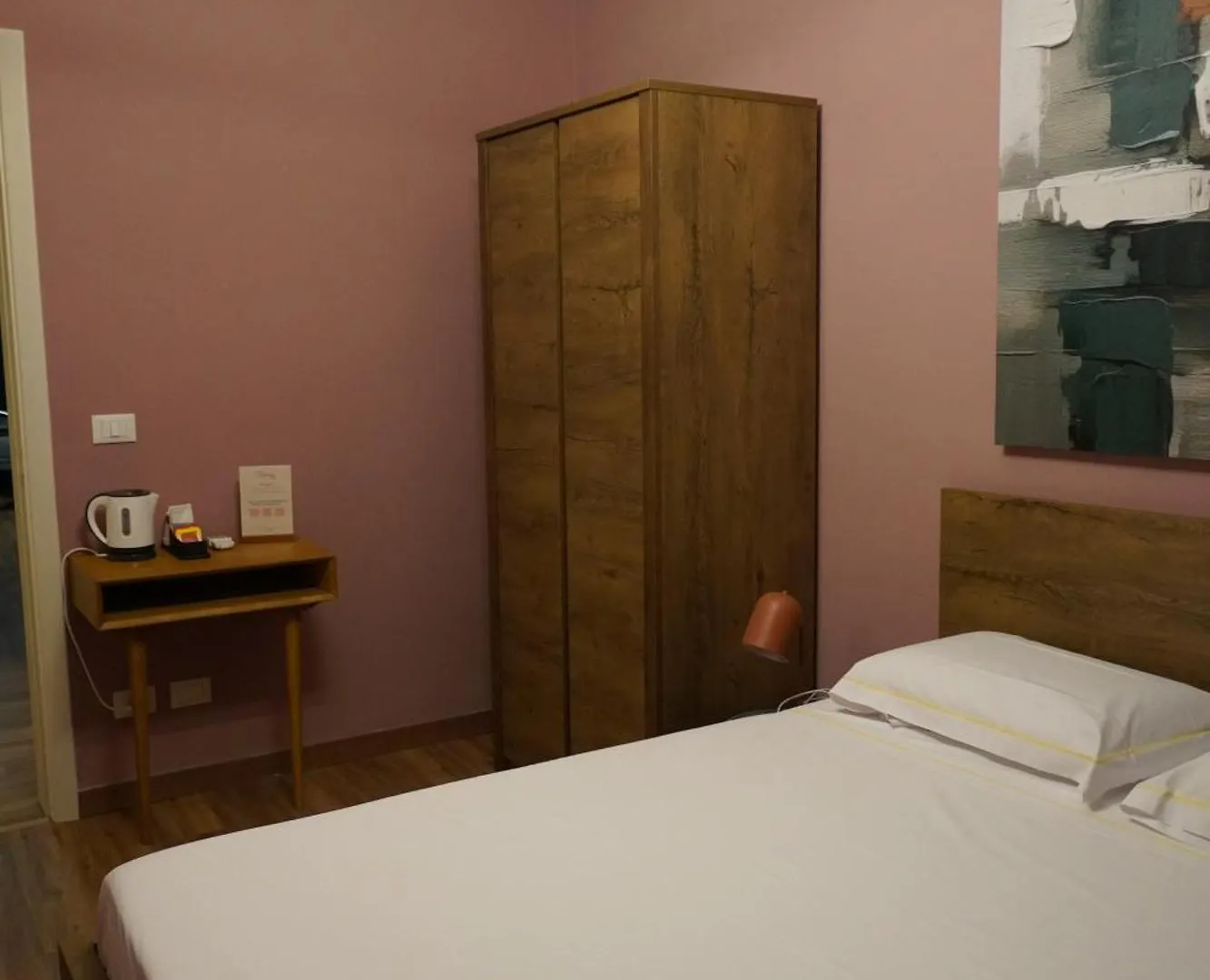 Rooms 18A Génova 0*,  Italia