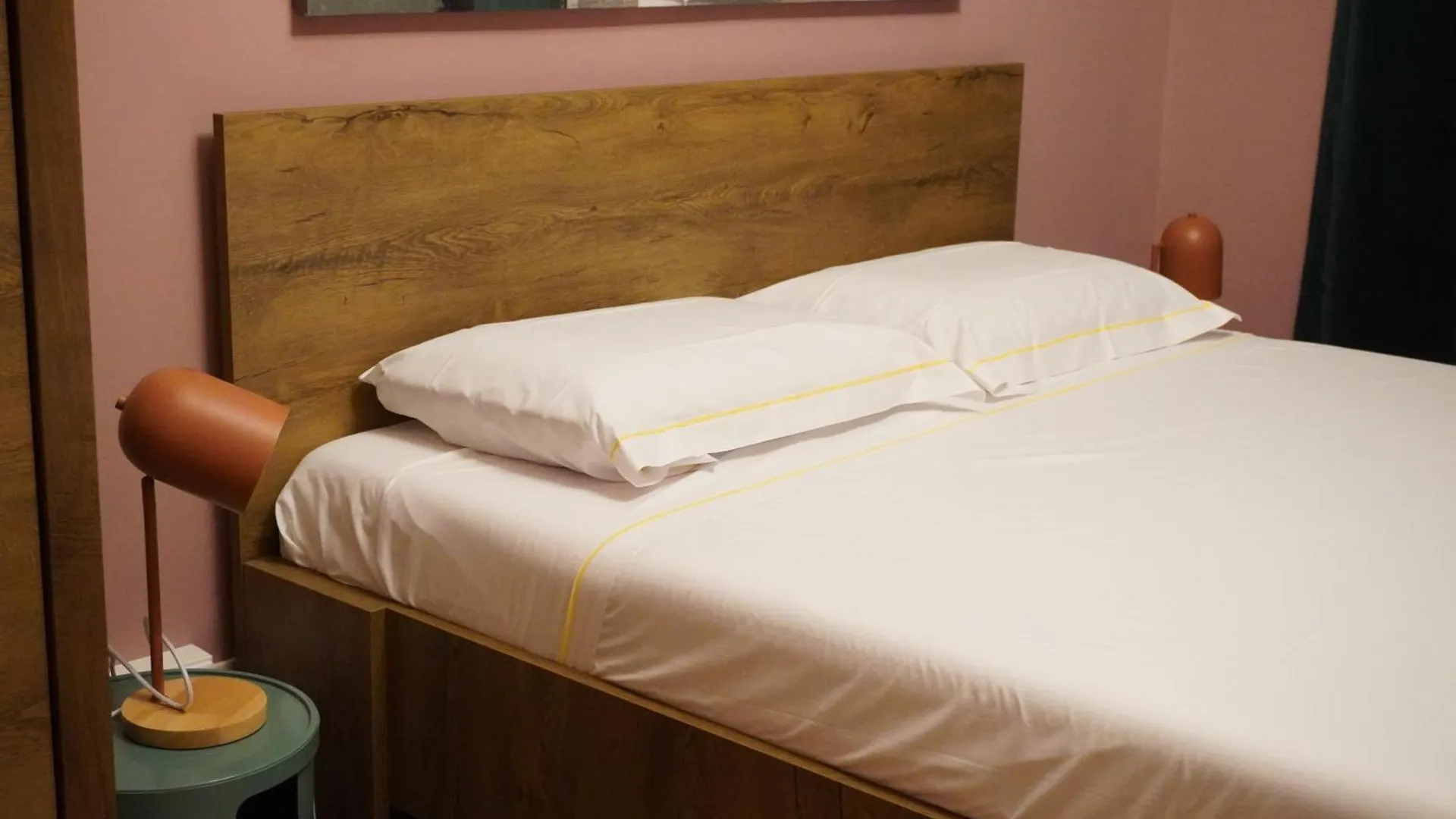 Rooms 18A Gênes 0*,